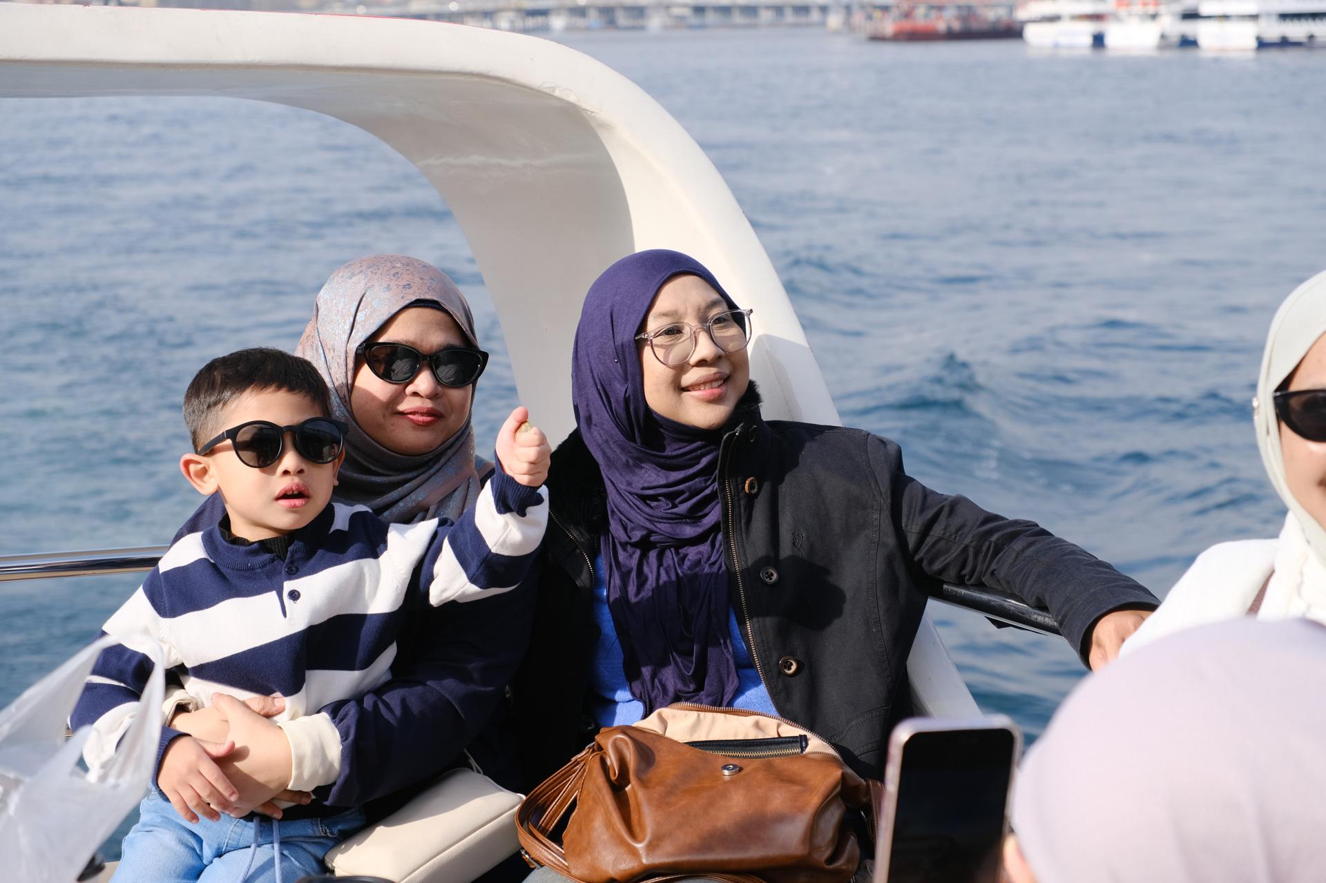 Gambar kenangan perjalanan pelanggan Ana Travel & Tours