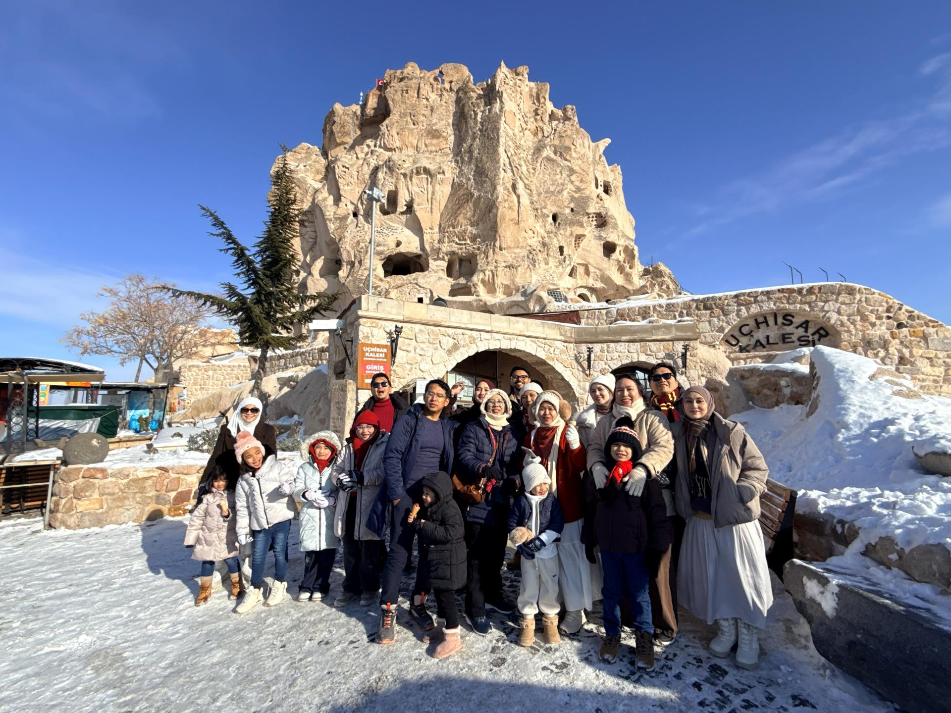 Gambar kenangan perjalanan pelanggan Ana Travel & Tours