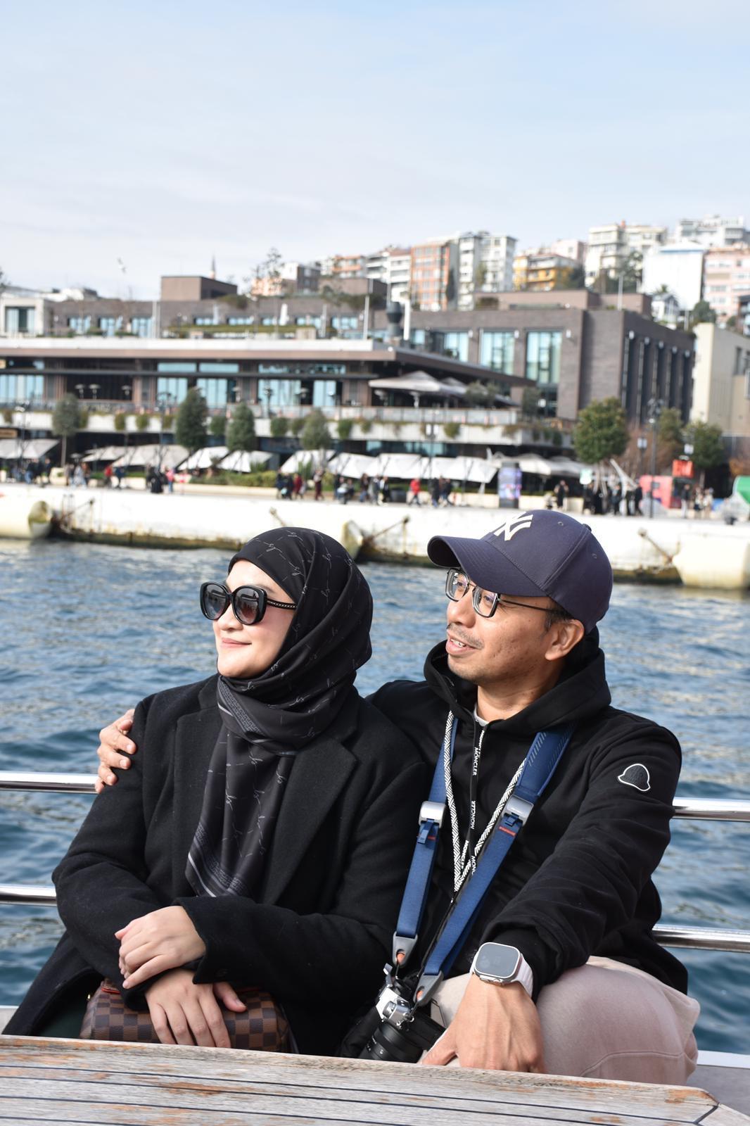 Gambar kenangan perjalanan pelanggan Ana Travel & Tours